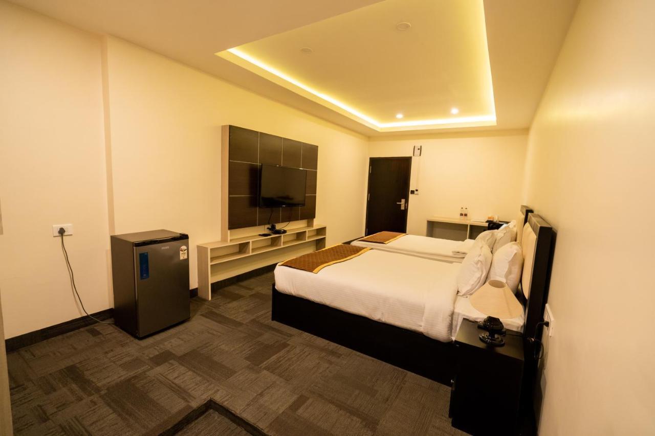 Royale Lalawi Hotel Āīzawl Екстериор снимка