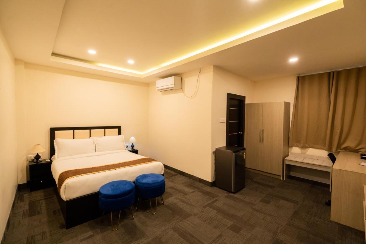 Royale Lalawi Hotel Āīzawl Екстериор снимка